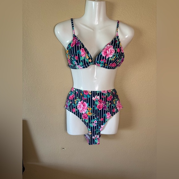 #31..CUPSHE 2Pcs Bikini Beautiful Set Size M - Picture 4 of 7